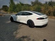 Tesla model S P85D, версия Performance (700 л.с., разгон 3.2 сек до 100 км/ч). Minsk