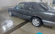 Mercedes-Benz E 200, 2 механика, 1994, седан Актобе