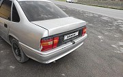 Opel Vectra, 1.6 механика, 1989, седан Аксукент