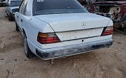 Mercedes-Benz E 260, 2.6 автомат, 1993, седан Актау