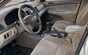 Toyota Camry, 2.4 механика, 2004, седан 