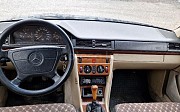Mercedes-Benz E 200, 2 механика, 1994, седан Алматы