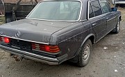 Mercedes-Benz E 240, 2.4 механика, 1982, седан Петропавловск